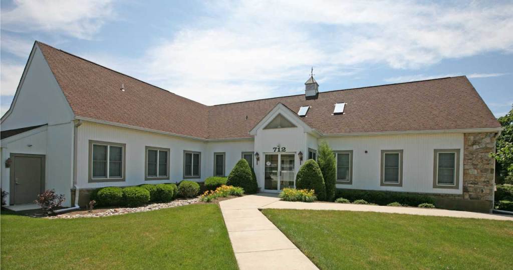 Floral Vale Periodontics and Implants office building